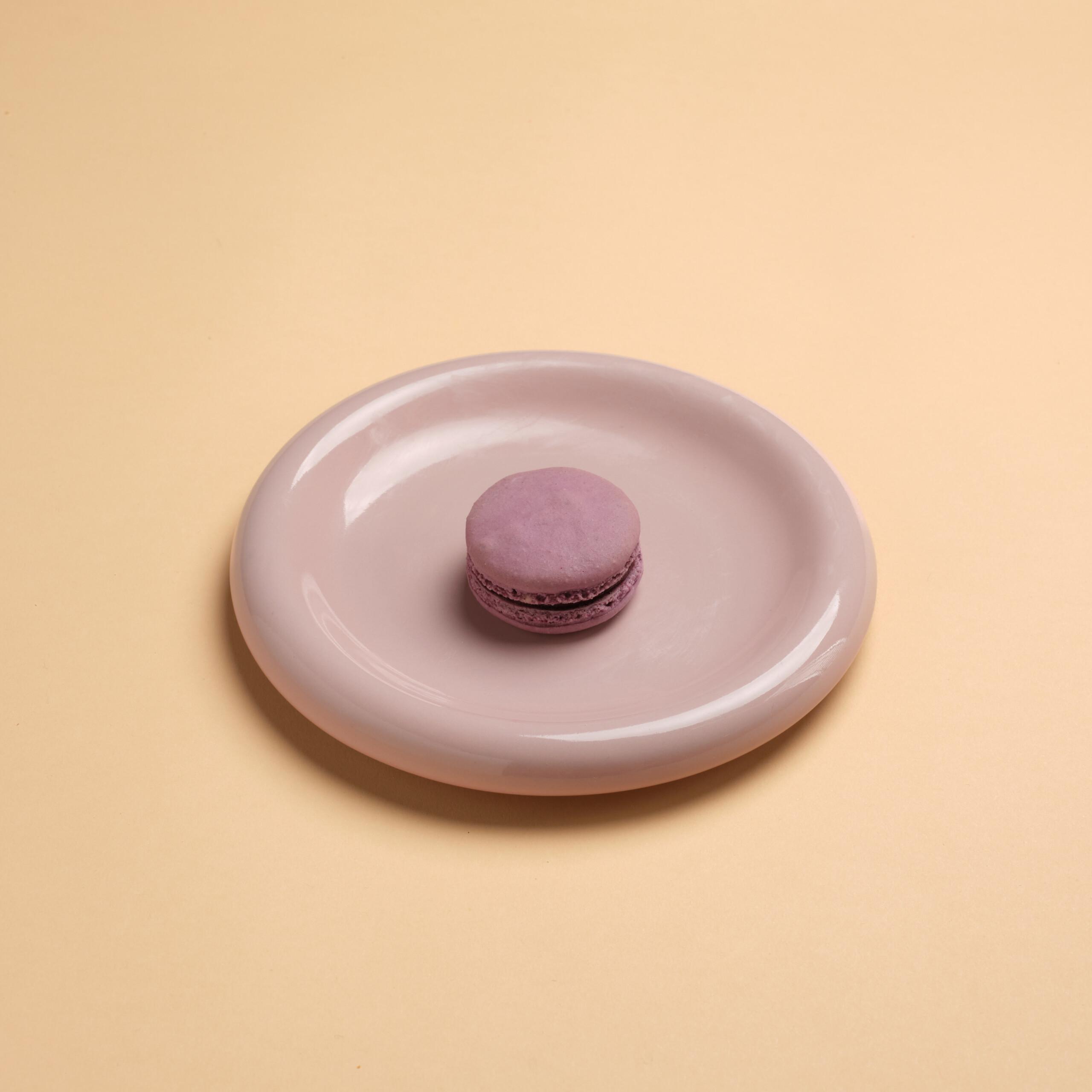 Mustaherukka macaron